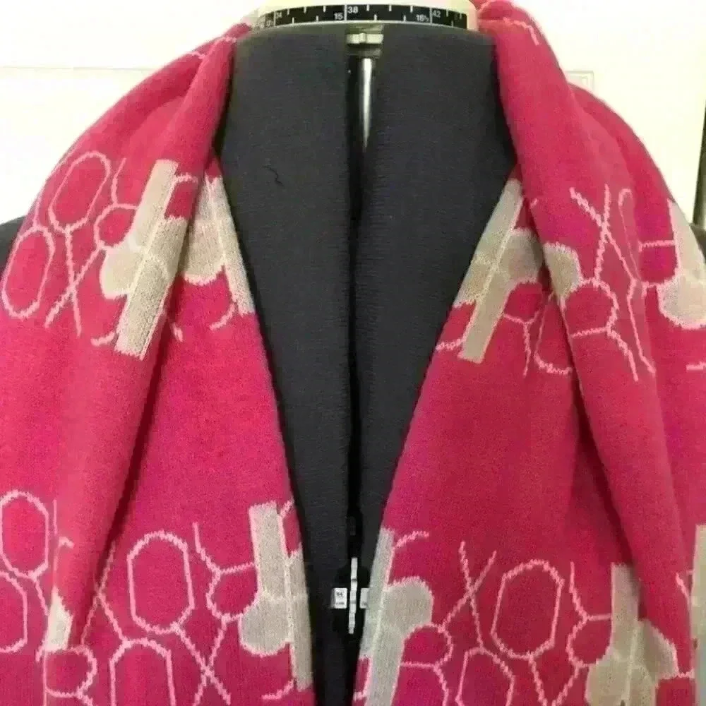 ROXY pink white fringeless scarf
